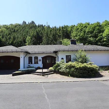 Mit Schwimmbad, Whirlpool & Sauna Am Nuerburgring Casa vacanze *